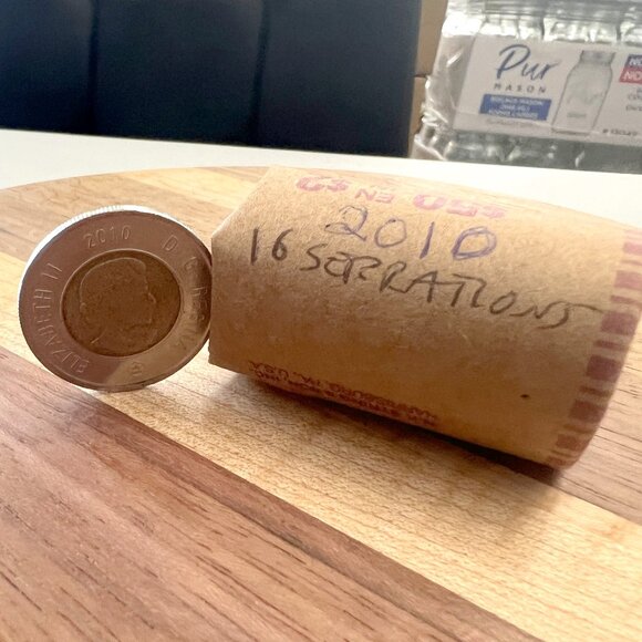 Wonderful Roll of 25 x 2010 16-Serration Canada $2 Toonies! - Picture 1 of 14